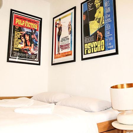 Central Park Hollywood Apartment Букурещ Екстериор снимка