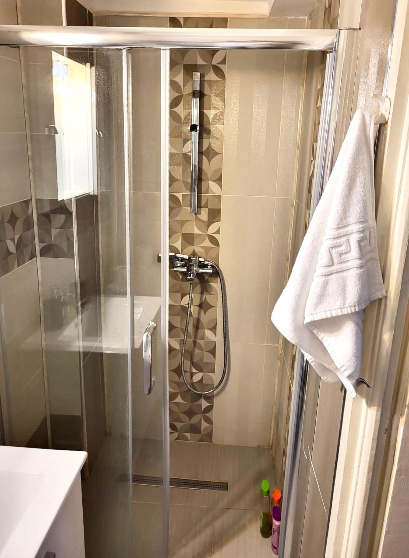 Central Park Hollywood Apartment Букурещ Екстериор снимка