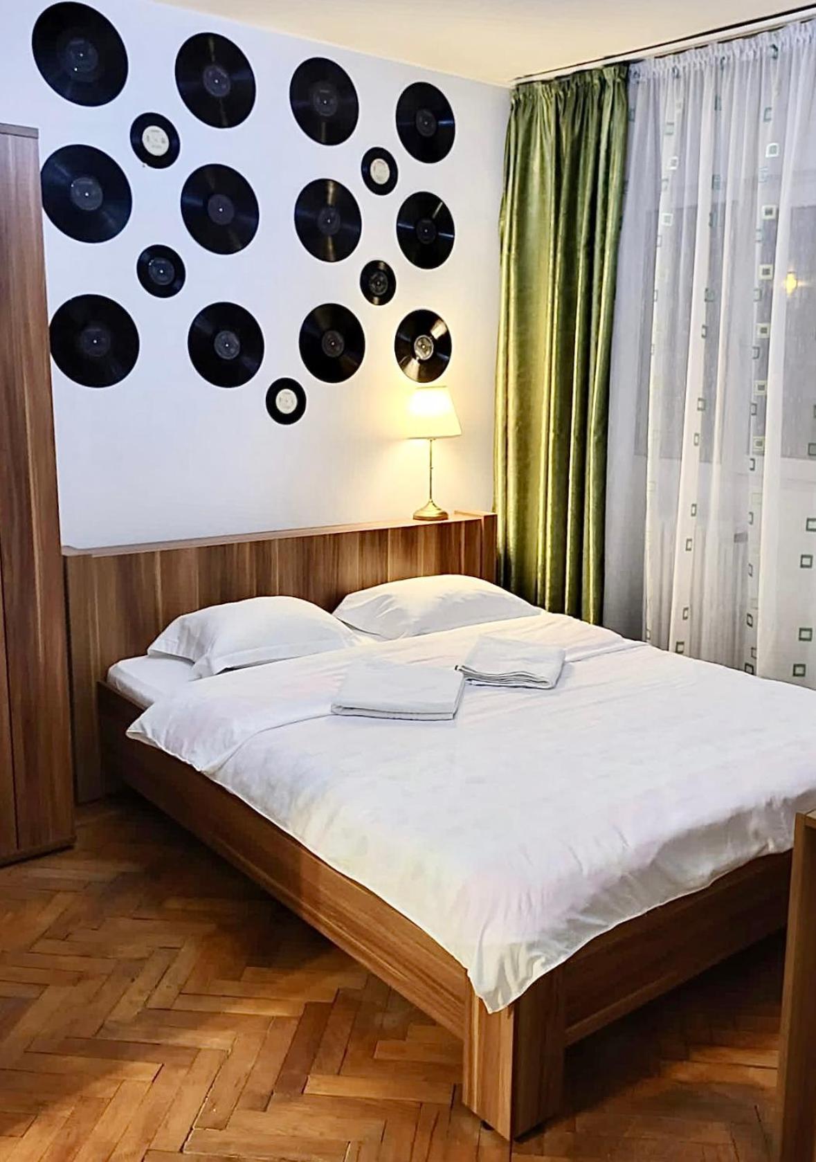 Central Park Hollywood Apartment Букурещ Екстериор снимка