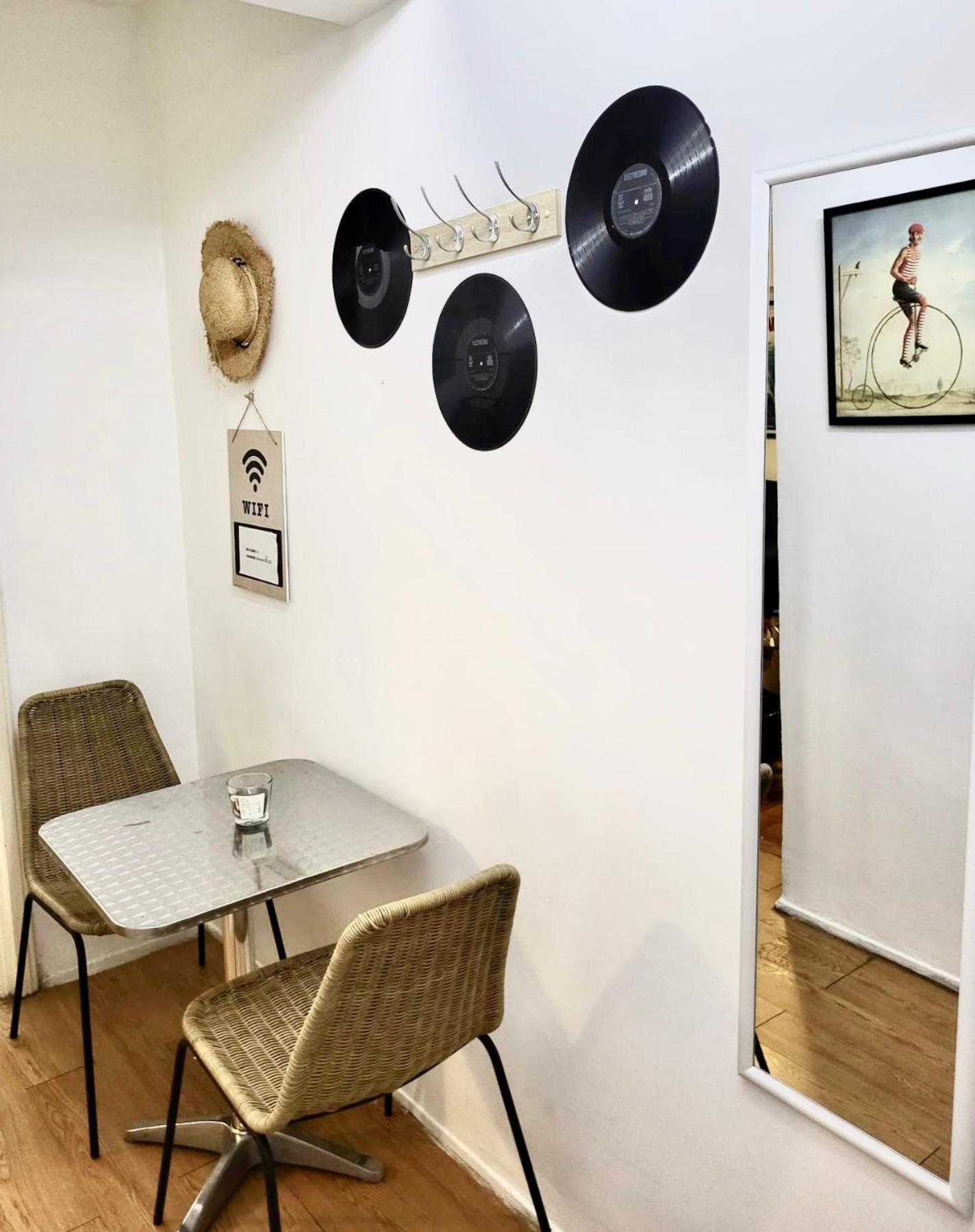 Central Park Hollywood Apartment Букурещ Екстериор снимка